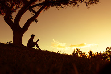 打乒乓球发球时手腕会晃