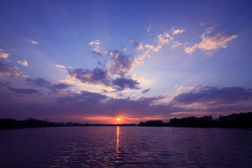 国产车的发动机那个是自己制造的？